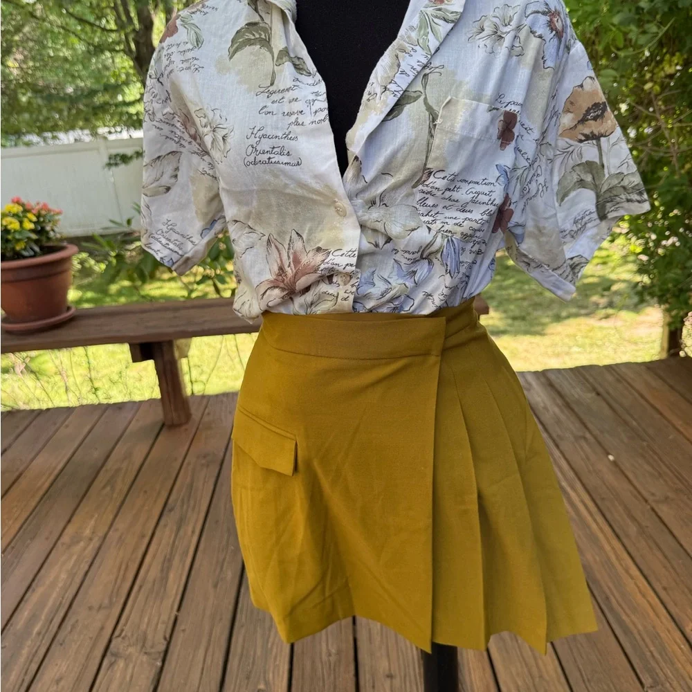ASOS DESIGN Mustard Yellow Pleated Mini Skirt Wrap Front Flap Pocket US‎ 2
